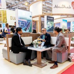 الشيخ محمد بن زايد يزور إخوانه حكام الإمارات ويستقبل أبناء الوطن في قصر الذيد