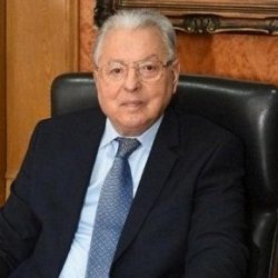 تصاميم “اوتلت” تنقل الزوار للأجواء اليونانية وملامح العمارة الإغريقية