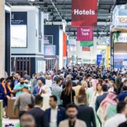 مركز جامع الشيخ زايد الكبير يشارك بـ”سوق السفر العربي 2023″