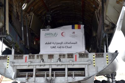 الفريق الإنساني الإماراتي يواصل توزيع الطرود الغذائية في قرى أمدجراس التشادية