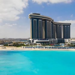 فندق ريكسوس الخليج الدوحة يشارك في معرض سوق السفر العربي 2024
