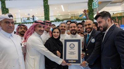 مجموعة أباريل تحطم رقماً قياسياً في موسوعة جينيس بأكبر عدد من التوقيعات على قميص واحد احتفالاً باليوم الوطني السعودي