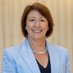 مجموعة أباريل تحطم رقماً قياسياً في موسوعة جينيس بأكبر عدد من التوقيعات على قميص واحد احتفالاً باليوم الوطني السعودي