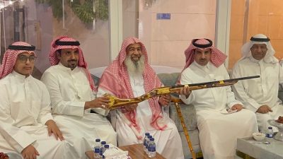 زيارة مميزة لمجموعة من الشخصيات الرفيعة من السعودية والكويت إلى مجلس الشيخ الدكتور جاسم بن أحمد السعيدي