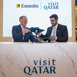 إقبال كبير من الزوار على جناح سلطنة عُمان في معرض سوق السفر العالمي بلندن.