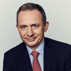 تكريم السيدة سوبالوك أومبوجه بجائزة الإنجاز مدى الحياة في المنتدى العالمي لدائرة قادة التجزئة 2025