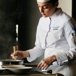 ملتقى طويق للنحت: تجربة فنية تفاعلية تنبض بالإبداع