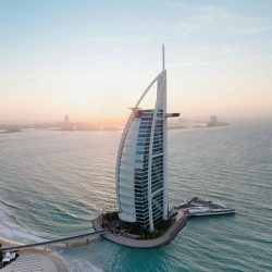 “الرياض آرت” بالتعاون مع السفارة الإيطالية يعلن عن اكتمال توزيع منحوتات  الفنان العالمي دافيدي ريفالتا في الرياض