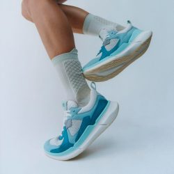 علامة هاكيت لندن التابعة لمجموعة أباريل تطلق تشكيلة ربيع/صيف 2025 في دول مجلس التعاون الخليجي