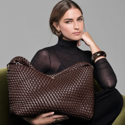 (روبن هود) لدالونجارو.. عرض أوبرالي مدهش في دار الأوبرا السلطانية مسقط