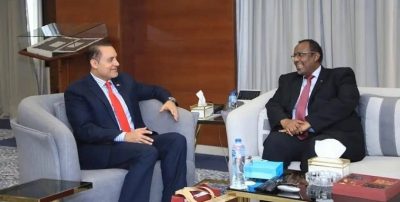 السفير “علي عبده أواري” يجسد المسؤولية الوطنية للدبلوماسية الصومالية في القاهرة