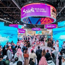 كيا الجبر تستعرض مميّزات سيارتي كيا الكهربائية EV5 وEV9