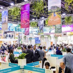 “مطارات عُمان” تبحث في سوق السفر العربي 2025 تسيير رحلات طيران جديدة