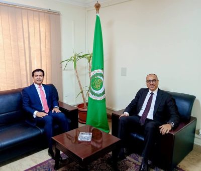 سمير يلتقي الوزير المفوض فيصل غسال بالجامعة العربية