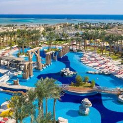 علامة ديون لندن التابعة لمجموعة أباريل تحتفي بالرافيا والخيزران كلمسة كمالية مثالية للأناقة الصيفية.