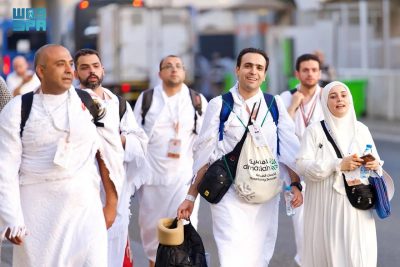 حُجِّاج بيت الله الحرام يتوافدون إلى مشعر منى لقضاء يوم التروية