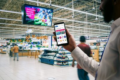 شراكة بين “بريسيجن ميديا” التابعة لماجد الفطيم و”ريتيلو” لتعزيز حلول الوسائط الإعلامية