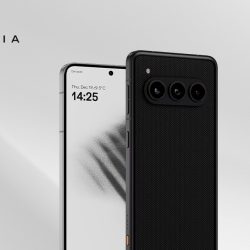 رئيس مجموعة لولو يوسف علي يكرم موظفًا سعوديًا لحصوله على البكالوريوس خلال فترة عمله