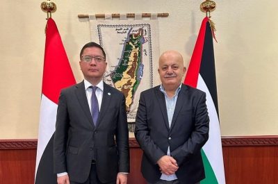 سفير فلسطين يبحث العلاقات الثنائية مع نظيره الكازاخستاني في الإمارات
