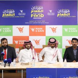 الأجواء الماطرة والغائمة تدفع الأهالي والزوار للتنزه في محافظة المندق