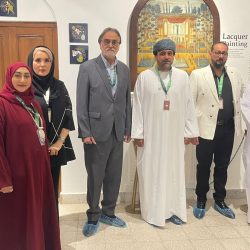 منيرة توقع على “أنثى من الورد” في “كتاب الرياض”