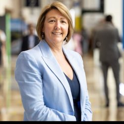 من جلسات اليوغا تحت الماء إلى علاجات الذهب الخالص – دبي تعيد تعريف مفاهيم الاسترخاء