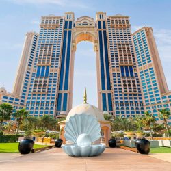 منح جائزة الشخصية المصرفية العربية للعام 2025 ل علاء عريقات  الرئيس التنفيذي لمجموعة بنك أبوظبي التجاري (ADCB)