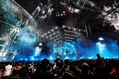 مهرجان ساوندستورم يسدل الستار على نسخة 2025، التي شهدت تحول المهرجان إلى مدينة موسيقية نابضة بالحياة، بمشاركة أكثر من 250 فنانًا عالميًا تألقوا على 14 مسرحًا