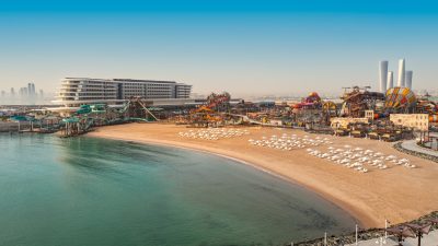 ريكسوس بريميوم جزيرة قطيفان الشمالية وحديقة مريال المائية تحتفلان باليوم الوطني لدولة قطر