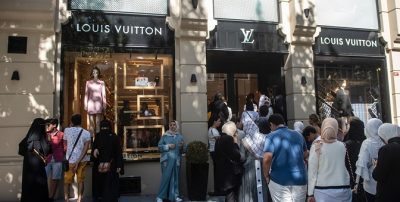 إنفاق السياح السعوديين في الخارج خلال 2025 يسجل أرقامًا قياسية وتحولًا لافتًا في ميزان السفر