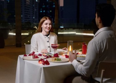 في عيد الحب هذا العام، احتفلوا بقصّة حبّ مُميّزة في إيكول دوكاس أبوظبي