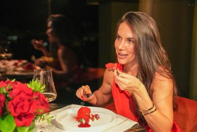 مطعم “ذا هاشي” في ريكسوس مارينا أبوظبي يحتفي بيوم الحبّ مع عشاءٍ فاخر بين السحاب