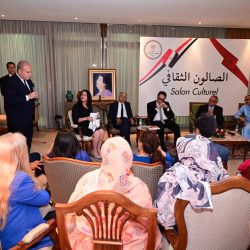 لا احد معي سوى قلمي والملح