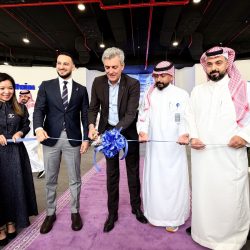 عندما ينطفئ المصباح… ويبقى الإنسان