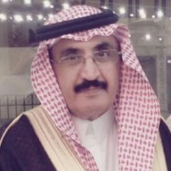 الدكتورة فدوى منصوري على السرير الأبيض