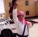 القبض على شابين تباهيا بحمل أسلحة نارية في منطقة الرياض