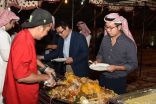 طلاب جامعة “هارفارد” الأميركية يستمتعون بالأكلات الشعبية السعودية