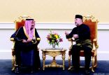 ملك ماليزيا يقيم حفل عشاء للملك سلمان ويقلده وسام التاج: زيارتكم تاريخية