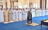 الشيخ محمد بن راشد يؤدي صلاة الجنازة على جثمان شيخة بنت سعيد آل مكتوم