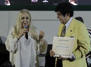 البروفيسورة آمال بورقية تكرّم الموسيقار مجدي الحسيني في أسبوع عبد الحليم حافظ بالدار البيضاء