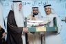 علي بن صالح يهدى خال ابناءه بشت ملكي وجنبية فاخرة