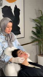 الدكتورة بثينة إحسان.. خبرة متخصصة في الجلدية والتجميل بمركز ابتسامة النجوم بالرياض