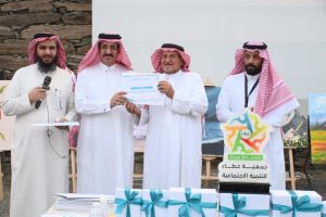 ملتقى عطاء التشكيلي الأول يجسّر المسافة بين الفنانين والجمهور