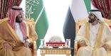 الشيخ محمد بن راشد يهنئ الأمير محمد بن سلمان بنجاح العملية الجراحية