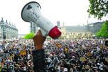 تظاهرات وازدحامات وكسر للتباعد الاجتماعي في لندن