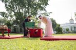 الشيخ محمد بن زايد يرافقه الرئيس الأندونيسي يقوم بجولة في حدائق قصر بوغور