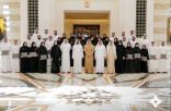 الشيخ محمد بن راشد يكرم خريجي دبلوم المسرعات الحكومية ودبلوم الأداء الحكومي
