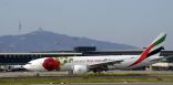 وردة حمراء هدية طائرة “الإمارات للشحن الجوي” لبرشلونة