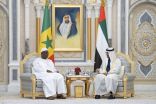 الشيخ محمد بن زايد ورئيس السنغال يبحثان العلاقات الثنائية والقضايا الإقليمية