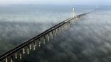 الصين تدشن أطول جسر بحري بالعالم في يوليو